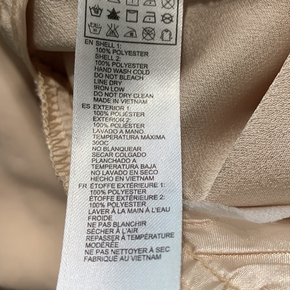 Forever 21 Beige Cream Tan Dress Shorts - Picture 8 of 8